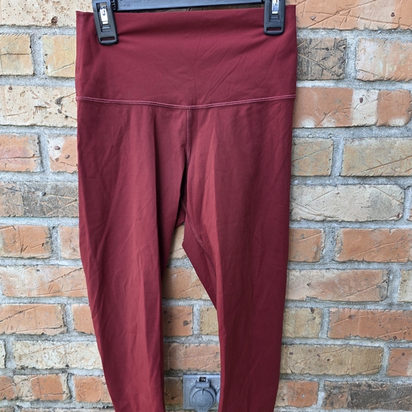 Everlane Women's Cropped Pants in Burgundy - Picture 3 of 7